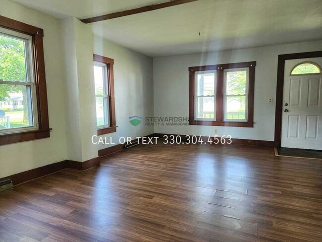 Building Photo - 461 Elson St