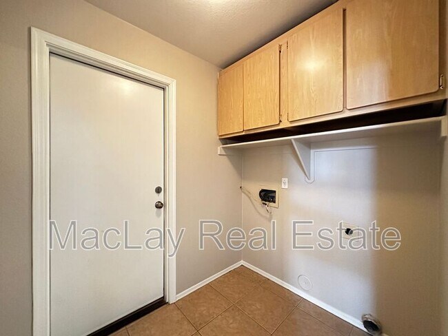 Building Photo - 971 S Meadows Dr