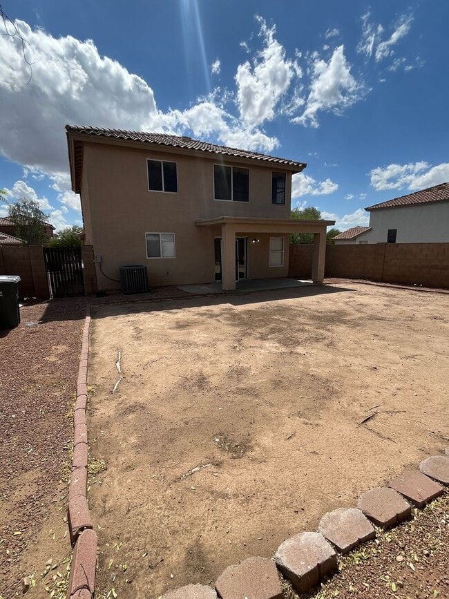Building Photo - GREAT 4 BEDROOM 2 BATH HOME