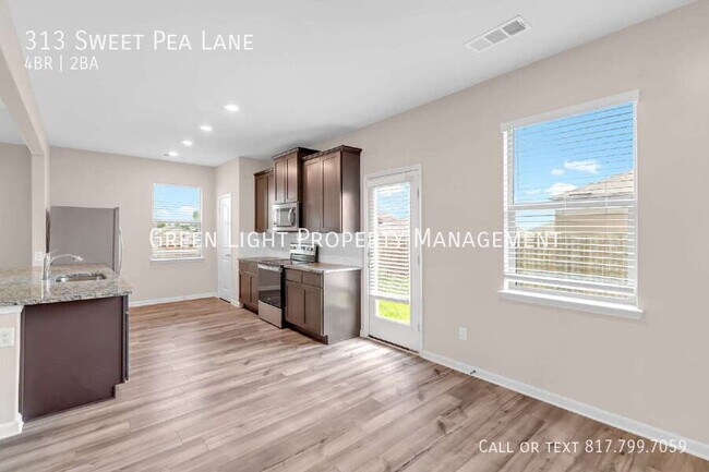 Building Photo - 313 Sweet Pea Ln