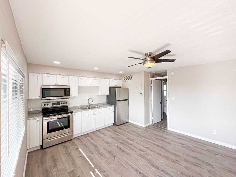 Building Photo - 1110 E Highland Ave