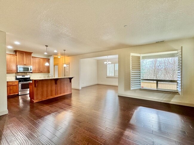 Building Photo - COMING SOON INQUIRE WITHIN- Beautiful 5 bdrm  and master on the main Home in Lacamas Meadows subd...