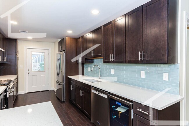 Building Photo - 20 Albion St