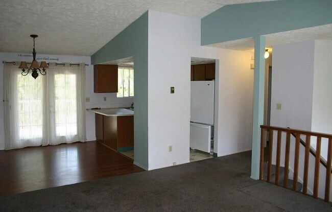 Building Photo - **August** South Hill 3-Bedroom Home