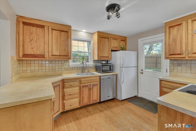 Building Photo - 102 Wetherell St