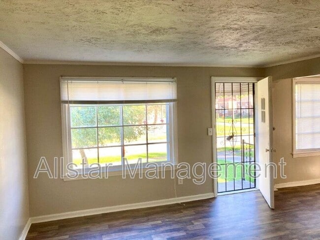 Building Photo - 5574 Beechwood Ave
