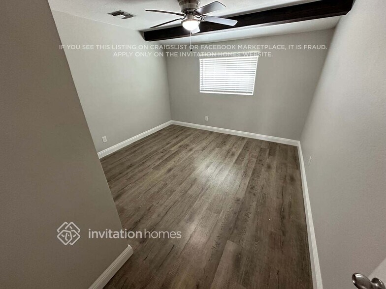 Building Photo - 934 E Loma Vista Dr