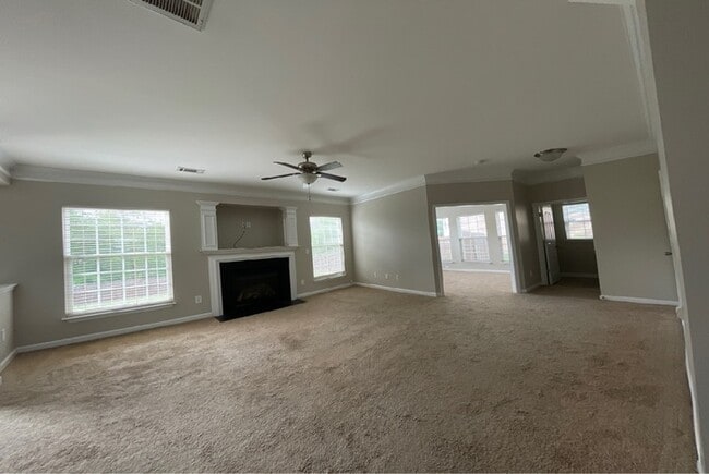 Building Photo - Beautiful Simpsonville Home