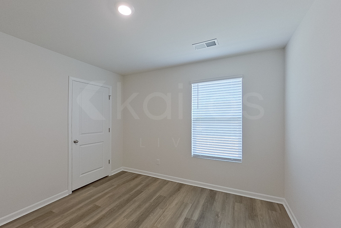 Building Photo - 113 Overstreet Way