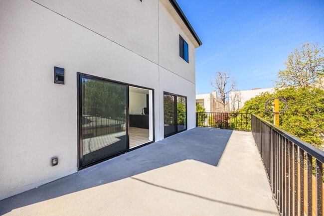 Building Photo - 1954 Purdue Ave