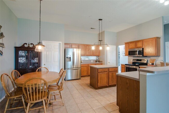 Building Photo - 113 Windsor-
