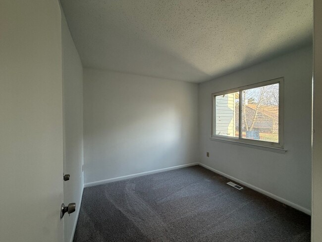 Building Photo - Townhouse For Rent in Virginia Beach