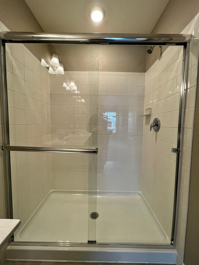 Building Photo - Gorgeous 4 Bed, 2.5 Bath New-Build in Bert...