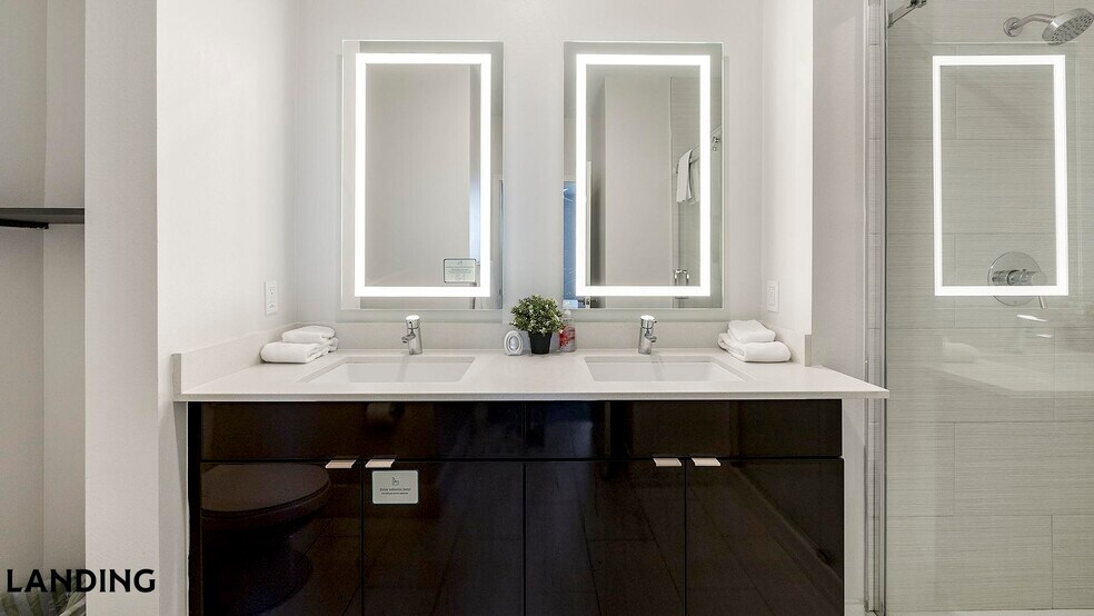 Building Photo - 4950 W Prescott St