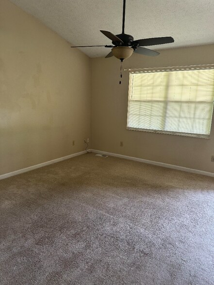 Building Photo - 10104 Wolf Den Ln