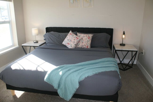 Building Photo - 3938 Pinot Dr