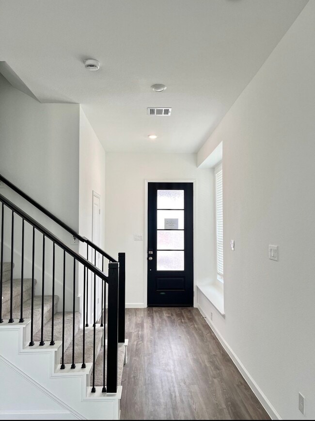 Building Photo - 5422 Holly Hvn Ct