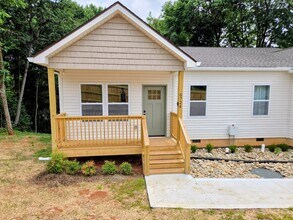 Building Photo - 5724 Wallwood Rd