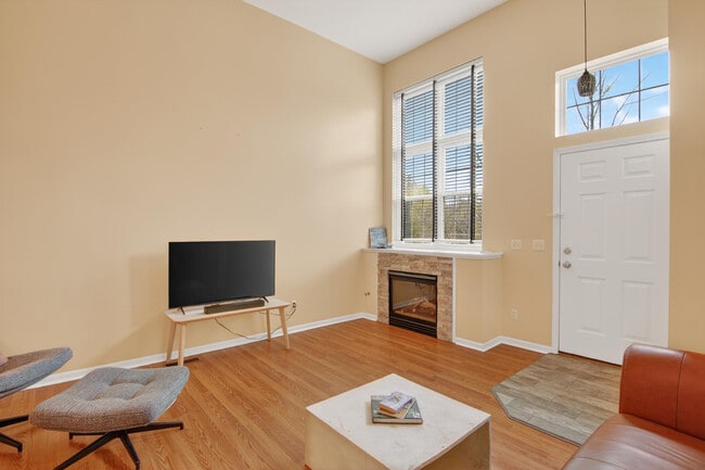 Building Photo - 1930 Lindsay Ln