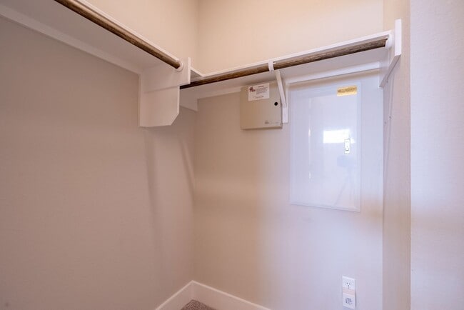 Building Photo - Beautiful 2 bedroom, 2.5 bathroom home in South East Austin!!!