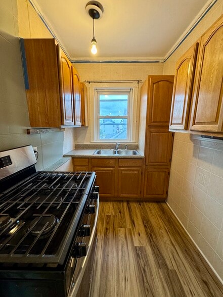 Building Photo - 61 John St