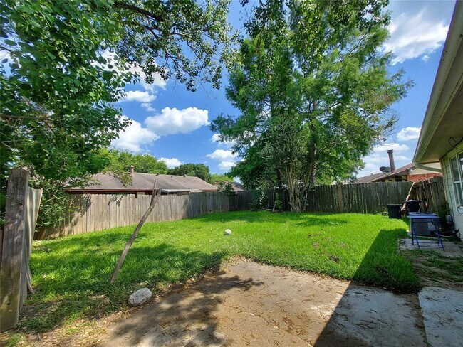 Building Photo - 3807 Quiet Pl Dr