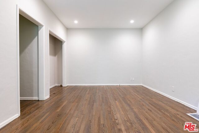 Building Photo - 961 N Doheny Dr