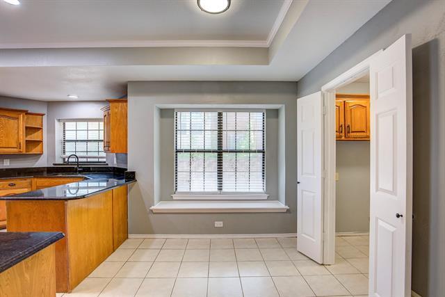 Building Photo - 3914 Meadow Dr