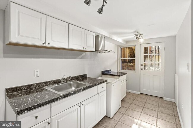 Building Photo - 5105 New Hampshire Ave NW