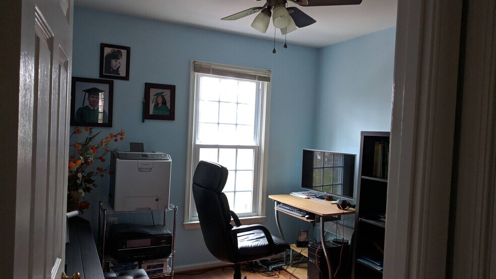 Building Photo - 13914 Woods Run Ct