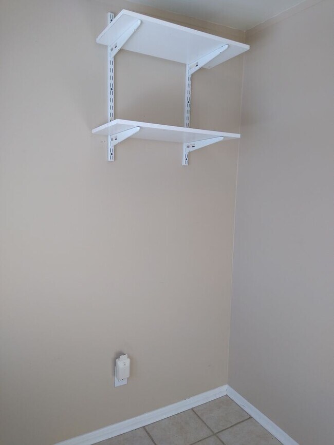 Building Photo - Highlands 1 Bedroom 1 Bath w/ Yard and Laundry!