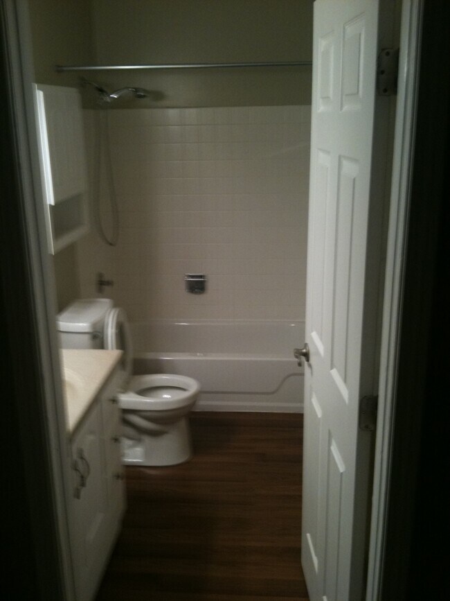 Building Photo - 725 Limerick Ln