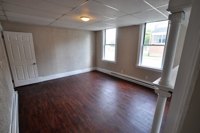 Building Photo - NO APPLICATION FEE!! Completely Renovated ...