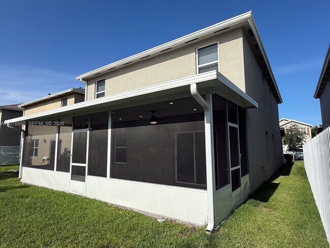 Building Photo - 462 NE 6th Pl