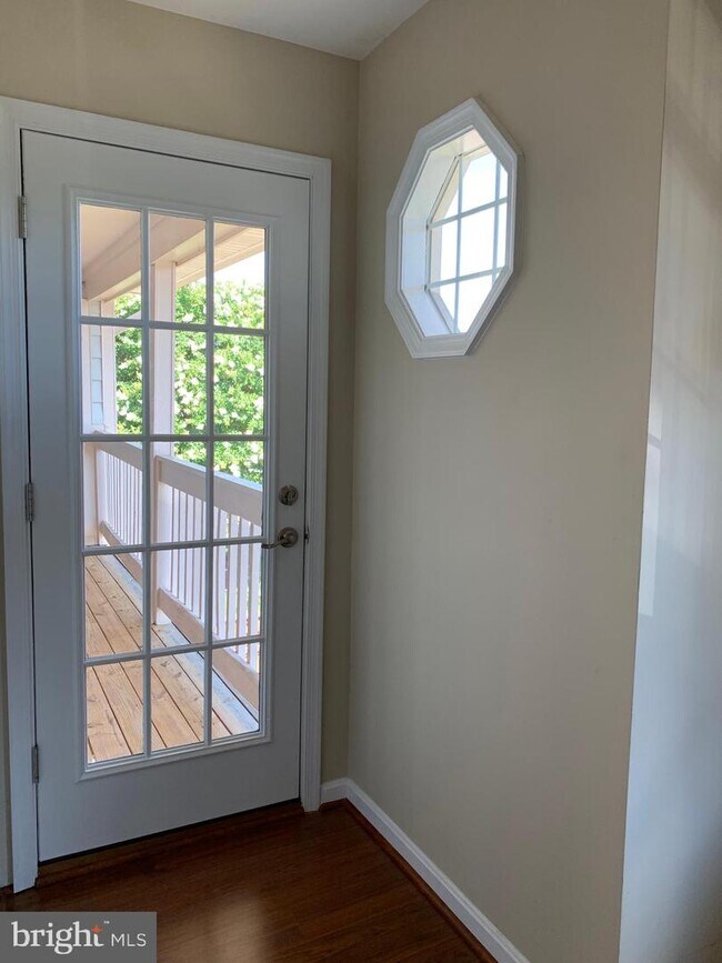 Building Photo - 6084B Essex House Square