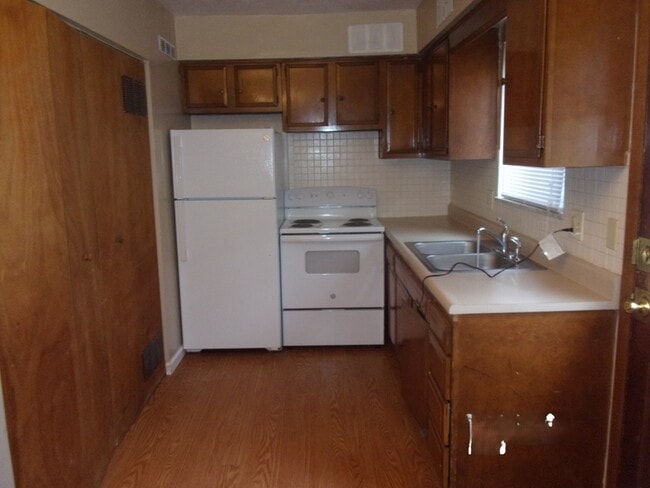 Building Photo - 473 Brentwood Dr
