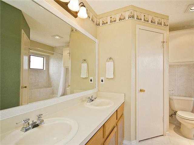 Building Photo - 1411 Clearview Loop