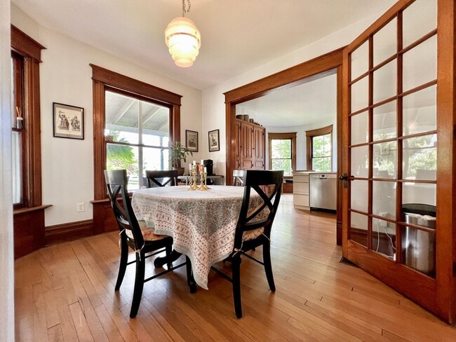 Building Photo - Victorian Gem in the Heart of Downtown – F...