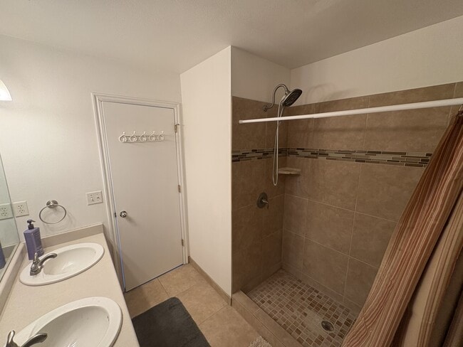 Building Photo - 1884 Sunset Rd