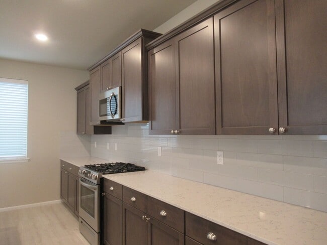 Building Photo - Large 5 bedroom, 2.75 bath home in Covington