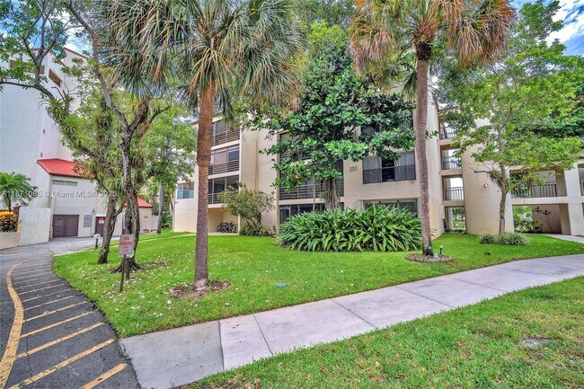 Primary Photo - 2311 S Cypress Bend Dr