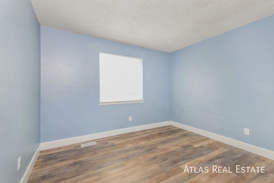 Building Photo - 11630 Kendall Cir