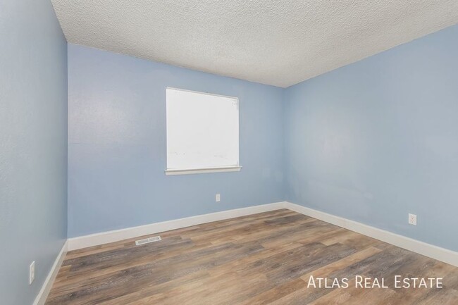 Building Photo - 11630 Kendall Cir