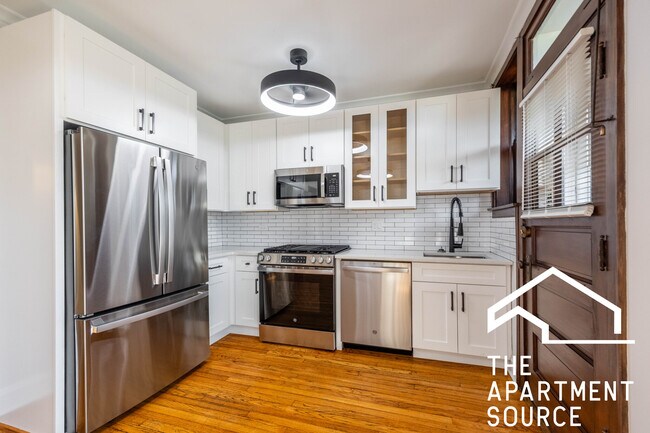 Building Photo - 2641 1/2 N Spaulding Ave