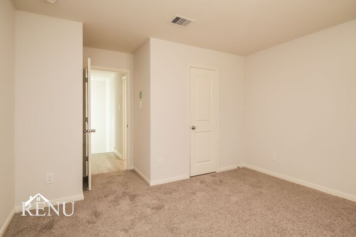 Building Photo - 10466 Sweetwater Creek Dr