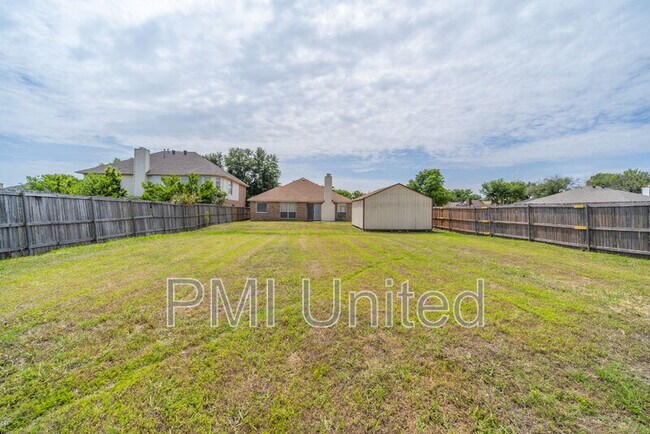 Building Photo - 2758 Red Oak Dr