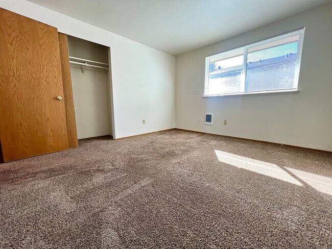 Building Photo - d1317