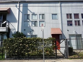 Building Photo - 908 Ruthven St