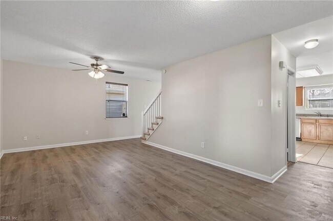 Building Photo - 3209 Barrington Dr