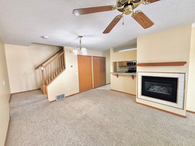 Building Photo - 2 Bedroom Townhome Nestled in The Heart of...